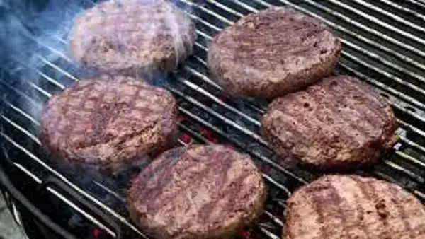 Cómo preparar carne para hamburguesa al carbón
